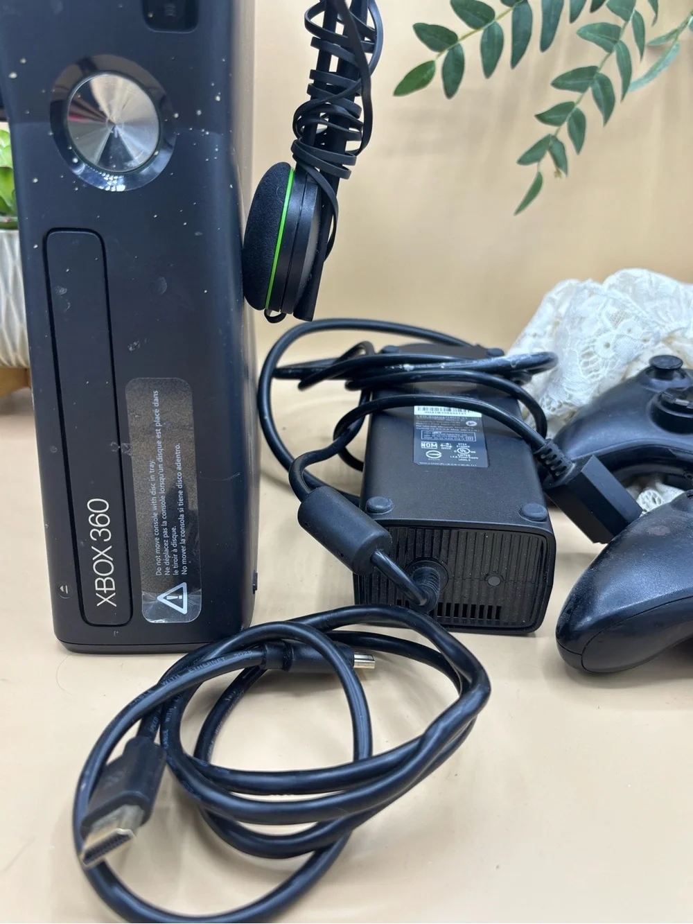 Microsoft Xbox 360 S Slim Model 1439 Console 2 Controllers HDMI Bundle